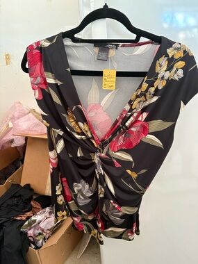 Ariella Black Twist-Front Womens Top - Red & Yellow Floral nwt size large